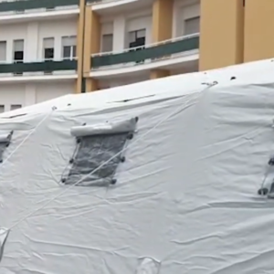 Tenda pre-triage installata all'ospedale San Luca di Vallo della Lucania