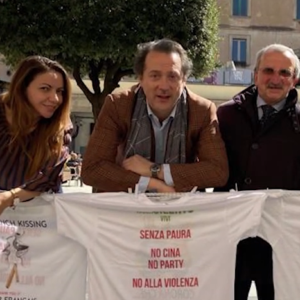 Magliette appese a Vallo della Lucania: Risorcilento vivi